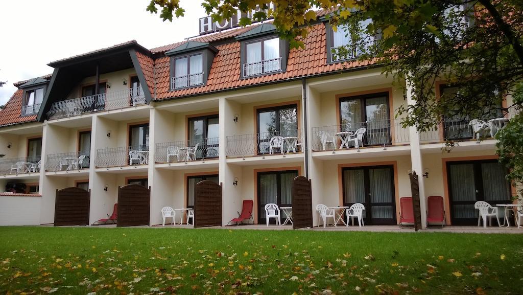 Landhotel Vierjahreszeiten Bad Königshofen im Grabfeld Eksteriør bilde